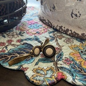 Brass pulls-10, brass knobs 5. Used